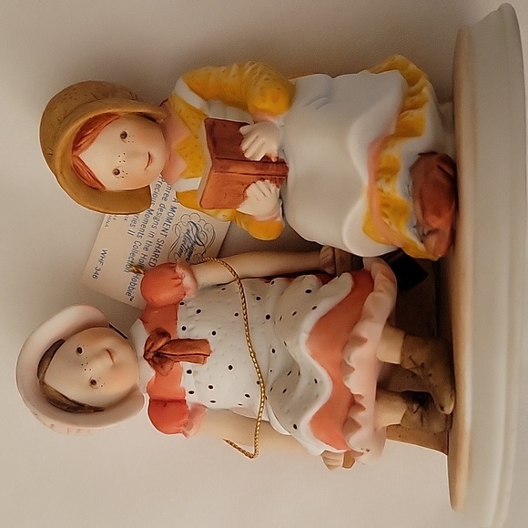 Holly Hobby "A Moment Shared".  One of three designs in Series II. - Picture 5 of 5